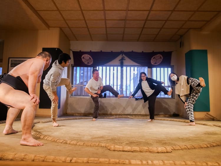 Practice sumo exercises in the ring